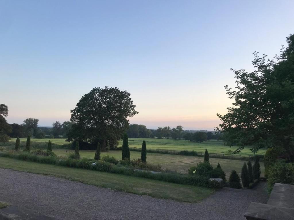Willington Hall Hotel Tarporley Kültér fotó