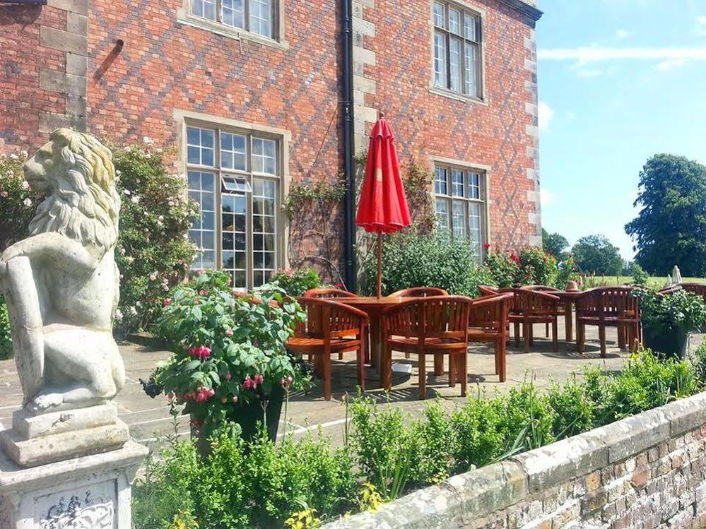 Willington Hall Hotel Tarporley Kültér fotó